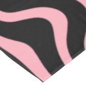 抽象芸術歪み黒線とピンク線 – カスタマイズ可能 テーブルクロス (アングル)