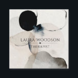 抽象芸術水彩形状セラピスト名刺 スクエア名刺<br><div class="desc">抽象芸術自然の穏やかな水色の形セラピストの名刺エレガントは、白とクリームグレーの柔らかい半透明の色と素敵なスクリプトシグネチャーであなたの名前で、小文字のシックなセリフの書体と対照的に。穏やかな雰囲気のために。</div>