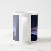 抽象芸術渦のシェイプ赤と青 ジャンボコーヒーマグカップ (裏面)