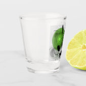 抽象芸術白黒と緑のフラクタルアート ショットグラス (左)