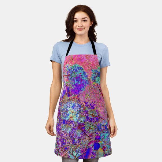 抽象芸術紫と青あじさい紫とマゼンタ エプロン (着用した状態)