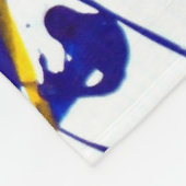 抽象芸術絵を描ブルーと金ゴールド（ばちゃばちゃ）跳ねる フリースブランケット (角)