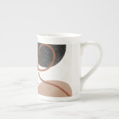 抽象芸術自由形状 – 茶色と黒 ボーンチャイナマグカップ (右)