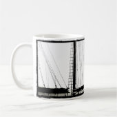 抽象芸術船のマストMaine Black and White コーヒーマグカップ (左)
