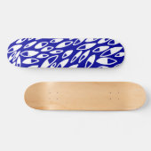 抽象芸術花びら – 白オンダークブルー スケートボード (横)