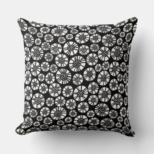 抽象芸術花031023 – 黒の上に白 クッション (正面)