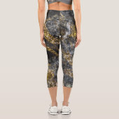 抽象芸術金ゴールドは岩のような輝きを放つ カプリレギンス (裏面)