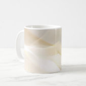 抽象芸術金ゴールド波オン白 コーヒーマグカップ (正面左)