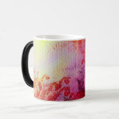 抽象芸術金ゴールド渦巻き旋回、赤いピンクの紫色の黄色 モーフィングマグカップ (正面左)