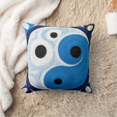 抽象芸術陰陽:モダニストブルー&ホワイト クッション (ブランケット)