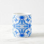 抽象芸術青と白の手描きのタイル コーヒーマグカップ (中央)