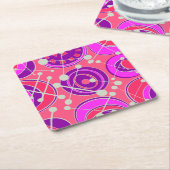 抽象芸術、ピンクとオレンジのジオシェイプデザイン スクエアペーパーコースター (アングル)