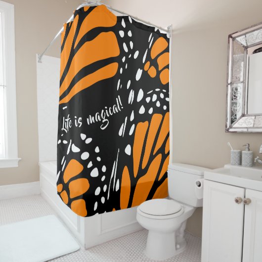 抽象芸術（昆虫）オオカバマダラ、モナークバタフライウィング – 人生は魔法だ！ シャワーカーテン (インサイチュ)