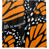 抽象芸術（昆虫）オオカバマダラ、モナークバタフライウィング – 人生は魔法だ！ シャワーカーテン (正面)