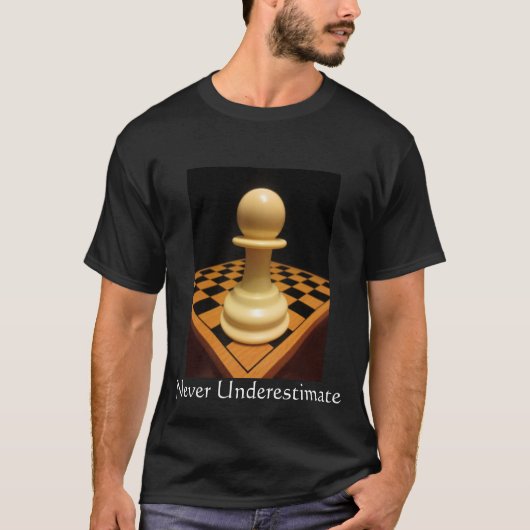 担保は決して過少見積りしません Tシャツ (正面)