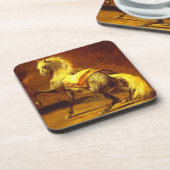 拍手を受けた灰色の馬、金ゴールド黄 コースター (左側)