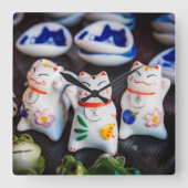 招き猫フィギュア スクエア壁時計 (正面)