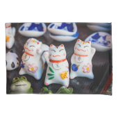 招き猫フィギュア 枕カバー (正面)