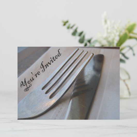 招待されましたのフォークおよびナイフのクローズアップ 招待状 (スタンド正面)