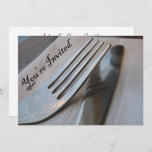 招待されましたのフォークおよびナイフのクローズアップ 招待状 (正面/裏面)