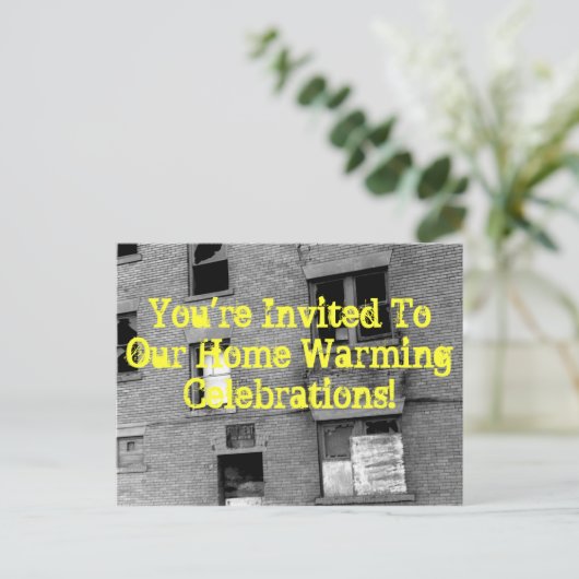 招待されましたは私たちの家に暖かいお祝い! インビテーションポストカード (スタンド正面)