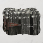 招待を結婚する素朴な納屋の木製の豆電球 招待状 (正面/裏面)