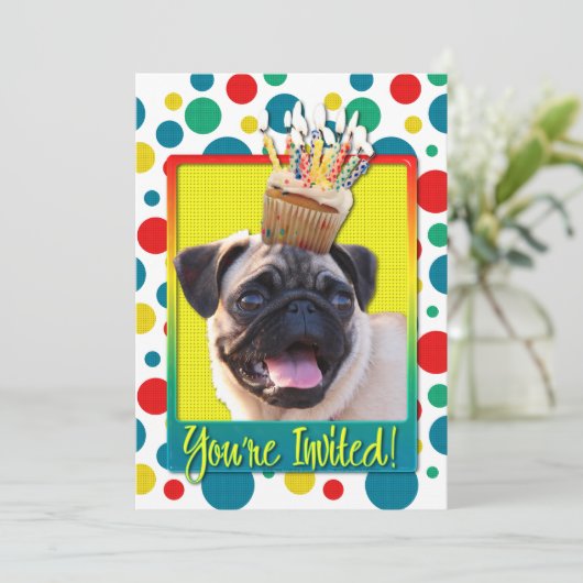招待カップケーキ - パグ 招待状 (スタンド正面)