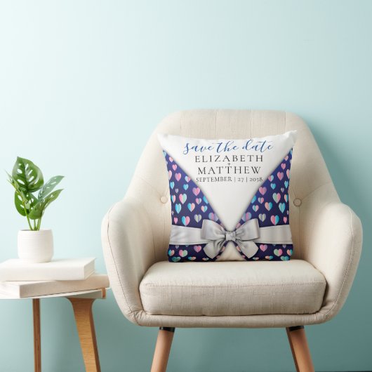 招待状エレガントの弓とハートの斑点 クッション (椅子)
