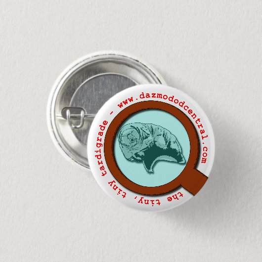 拡大されたTardigrade 缶バッジ (正面&裏面)