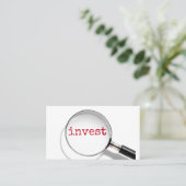 拡大鏡の下に文字を投資する 名刺 (スタンド正面)