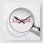 拡大鏡の下の「Invest」テキスト スクエア壁時計 (正面)