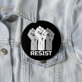 拳で抵抗 – 白0002ボタン 缶バッジ (インサイチュ)