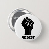 拳で抵抗 – 黒 缶バッジ (正面&裏面)