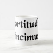 持久力によって私達は征服します コーヒーマグカップ (中央)