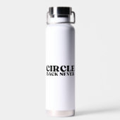 持続的な自立 | サークルバックネバー ウォーターボトル (背面)