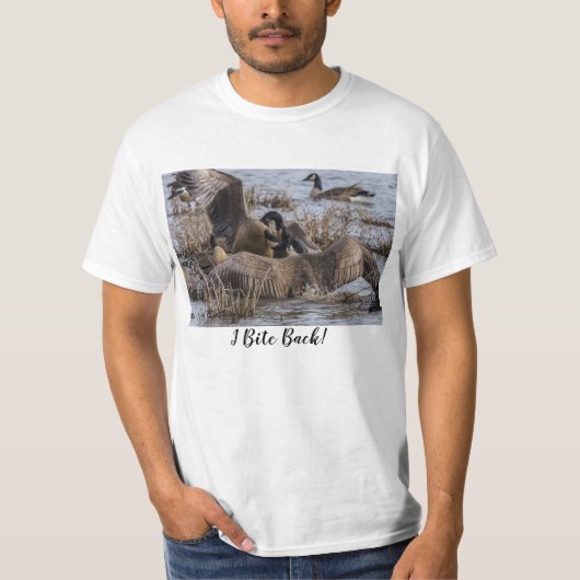 指名手配されてないぞTシャツをかむ Tシャツ (正面)