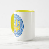 指紋の背景のウクライナの紋章 マグカップ (正面左)