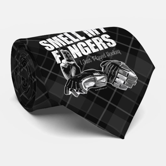 指（ホッケー）のネクタイの匂いを嗅ぐ ネクタイ (ロール)