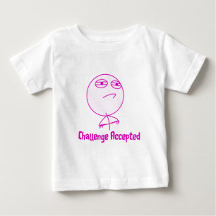 挑戦によって受け入れられるピンク及び白い文字 ベビーTシャツ