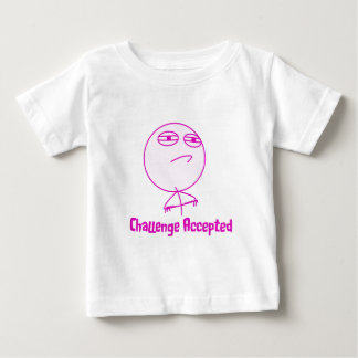 挑戦によって受け入れられるピンク及び白い文字 ベビーTシャツ
