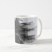 挑戦的な視線 – 白黒ポートレートマグ コーヒーマグカップ (正面右)
