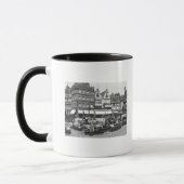 挑戦者、c.1910の市場 マグカップ (左)