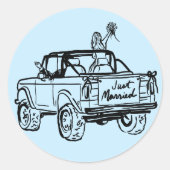 挙式を終えたばかりの新婦と新郎が乗るSUV ラウンドシール (正面)