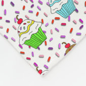 振お洒落りかける物とさくらんぼの入ったカップケーキ フリースブランケット (角)