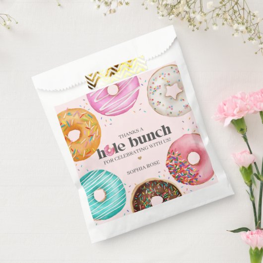 振りかけられたドーナツの誕生日パーティーまたは赤ちゃんシャワー フェイバーバッグ (封をした状態)