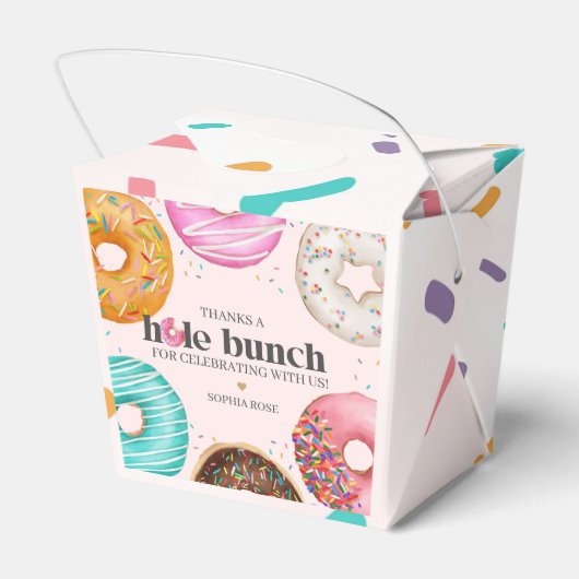 振りかけられたドーナツの誕生日パーティーまたは赤ちゃんシャワー フェイバーボックス (裏面サイド)