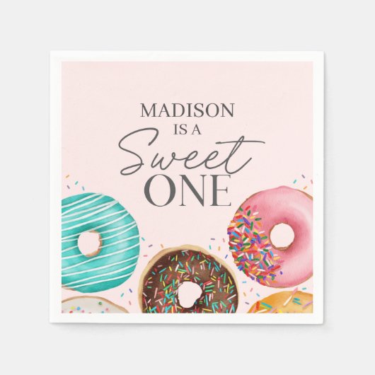 振りかけられたドーナツ1st誕生日パーティーテーブルデコール スタンダードカクテルナプキン (正面)
