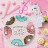 振りかけられたドーナツ2nd誕生日パーティーテーブルデコール ペーパープレート (パーティー)