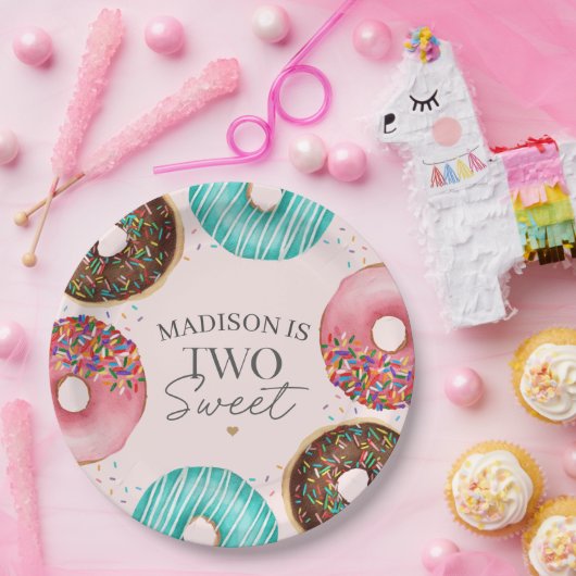 振りかけられたドーナツ2nd誕生日パーティーテーブルデコール ペーパープレート (パーティー)
