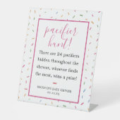 振りかけるカラフル赤ちゃんシャワーおしゃぶり狩りゲーム 台座サイン (正面)